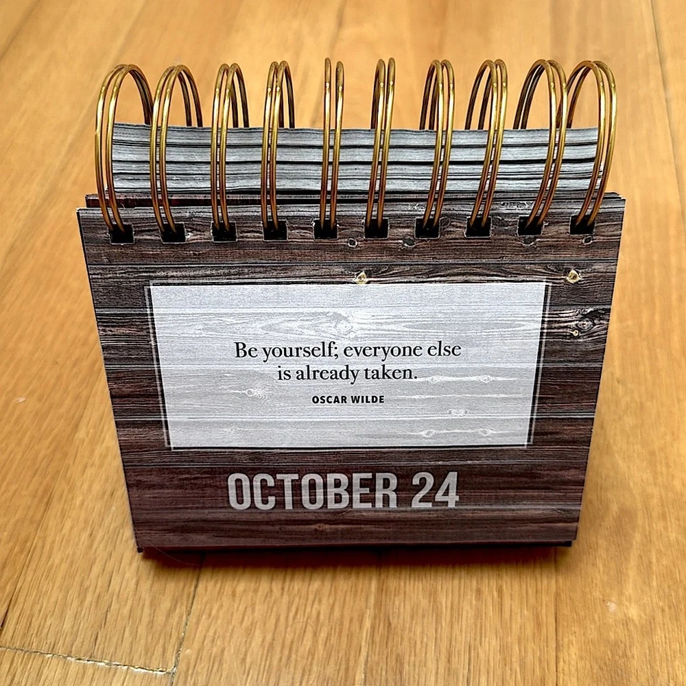 📆 Forever Filp Calendar Inspirational Quotes in Woodgrain Effect EEUC